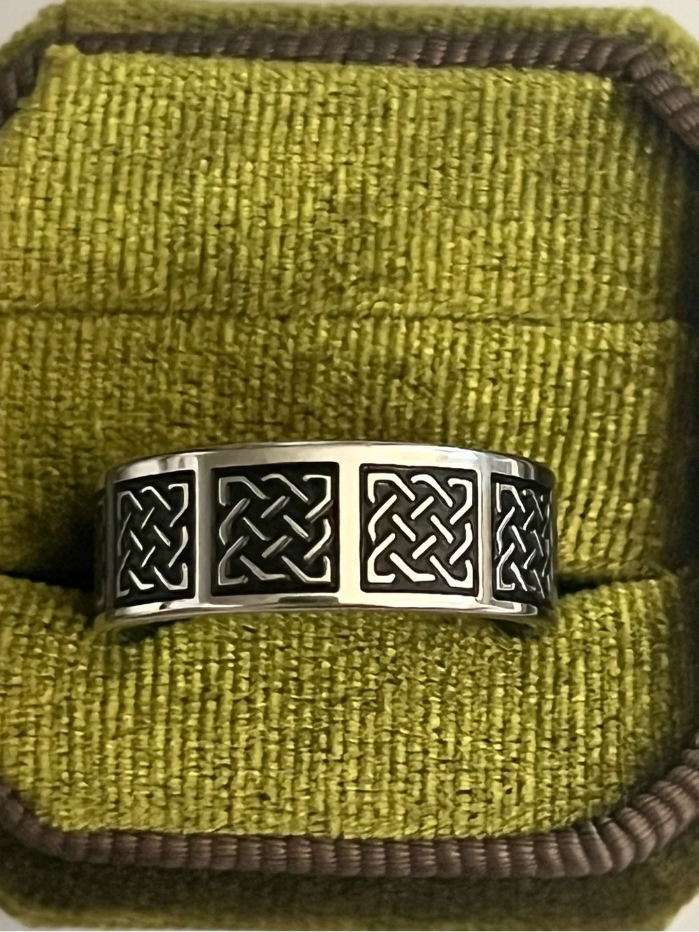 Titanium Steel Silver w/ Celtic Design Polished Finish 8mm Unisex Band Size 9